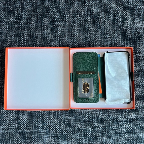 NIB iPhone 13 Green Wallet Phone Case and Screen Protector - Picture 3 of 12